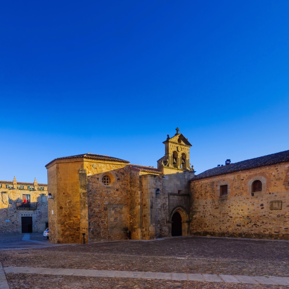 Iglesia y Plaza de San Mateo de Cáceres