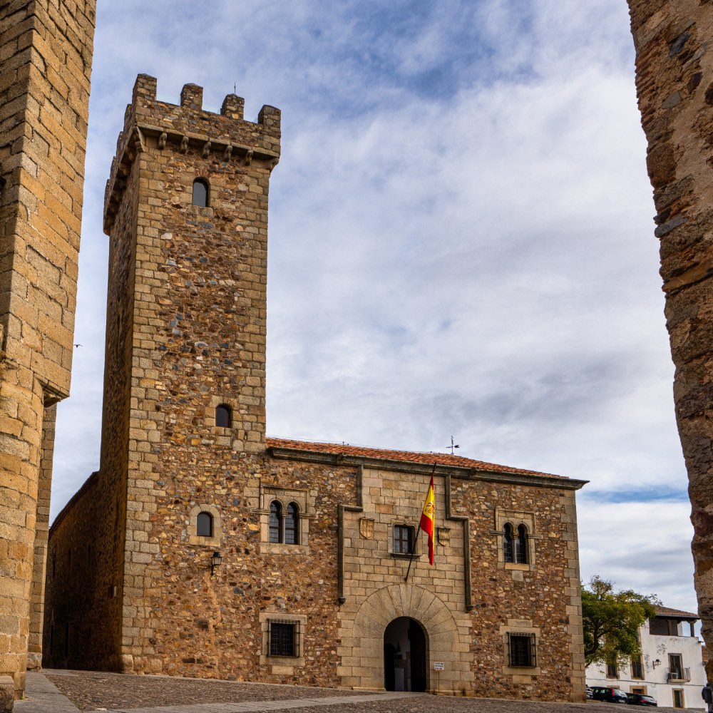 Iglesia y Plaza de San Mateo de Cáceres