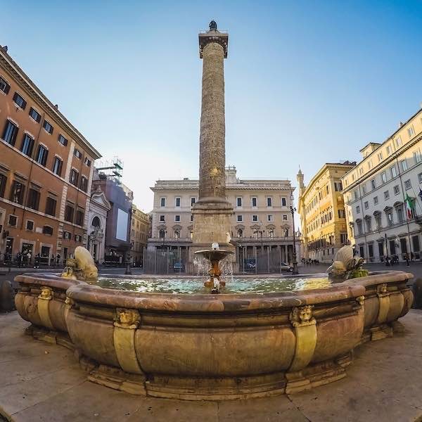 Plaza Colonna, Columna de Marco Aurelio, y Vía del Corso