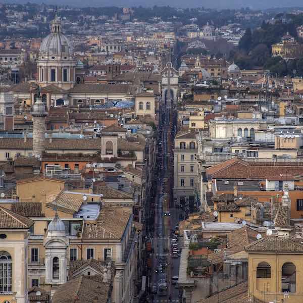 Plaza Colonna, Columna de Marco Aurelio, y Vía del Corso